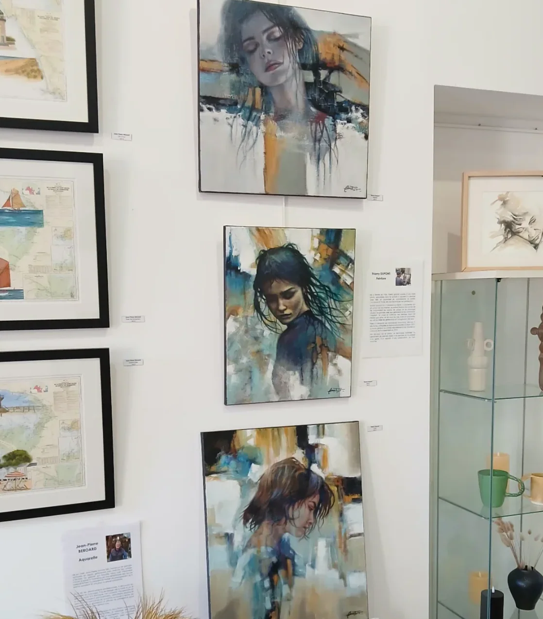 Accrochage d’œuvres contemporaines de Thierry Dupont à Clisson en Loire-Atlantique